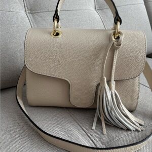 Laura di magio Chic Beige Crossbody Bag with Tassel